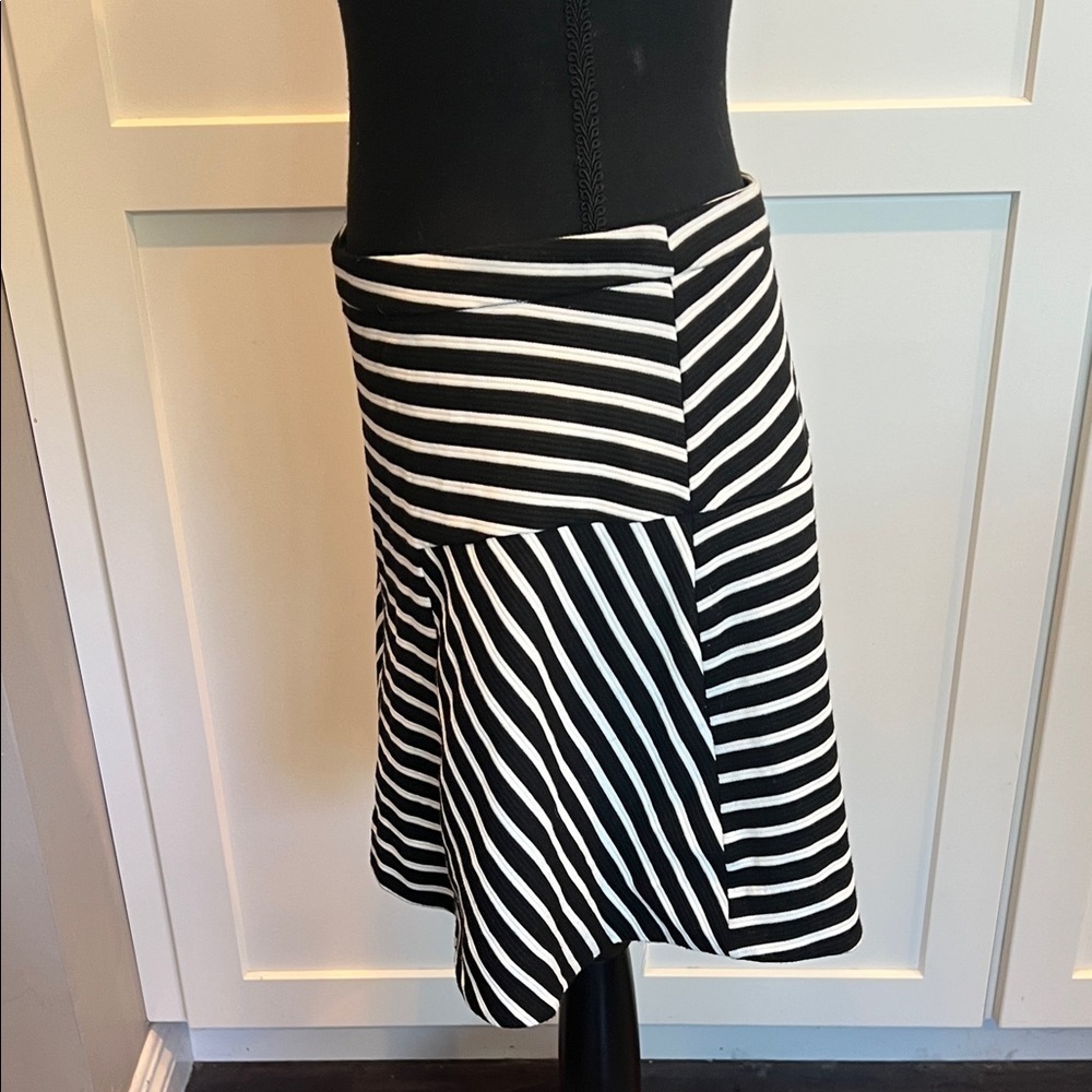 Candie's Black and White Striped Mini Skirt 7 - Picture 3 of 6